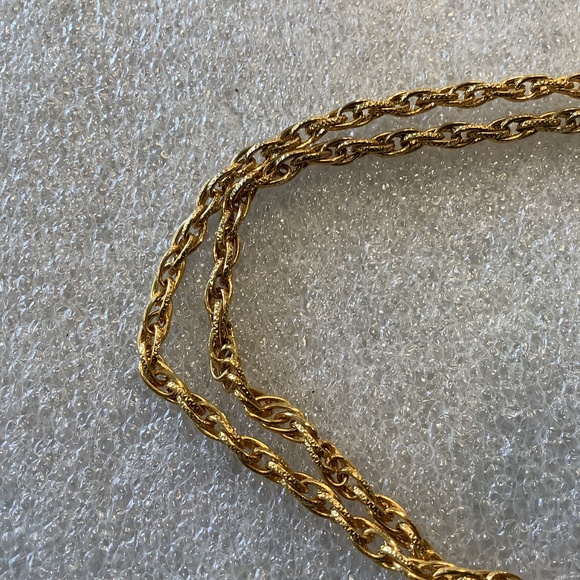 Swedish Souvenir Pendant Necklace Sweden 3 Crowns in Blue Enamel 28” Link Chain - Picture 5 of 8